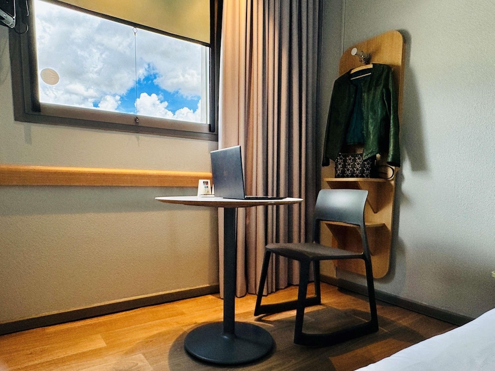 Habitación superior, 1 cama doble del hotel Ibis Budget Madrid Vallecas. Foto 3