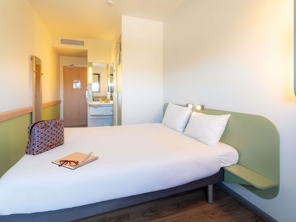 Habitación, 1 cama doble del hotel Ibis Budget Madrid Vallecas. Foto 8