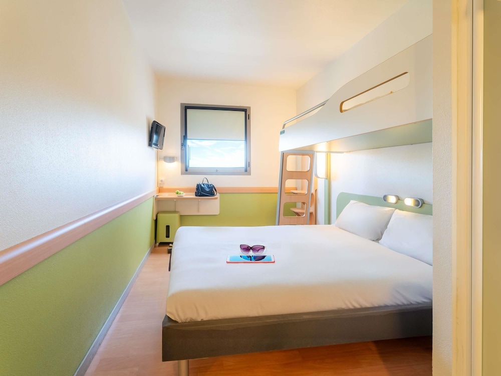 Habitación doble 1 Cama doble Normal del hotel Ibis Budget Madrid Vallecas. Foto 9
