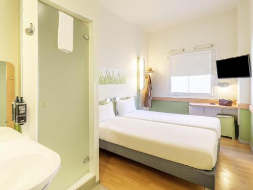 Habitación Doble - 2 camas del hotel Ibis Budget Madrid Calle Alcalá. Foto 1