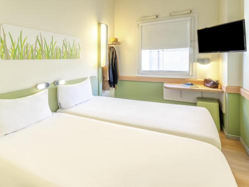Habitación Doble - 2 camas del hotel Ibis Budget Madrid Calle Alcalá. Foto 2