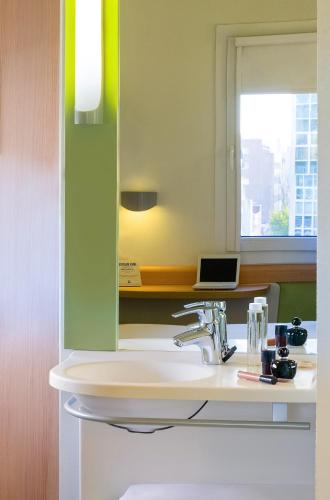 Habitación Doble - 2 camas del hotel Ibis Budget Madrid Calle Alcalá. Foto 8