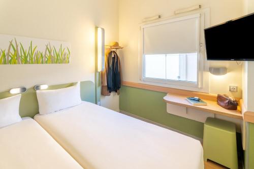 Habitación Doble - 2 camas del hotel Ibis Budget Madrid Calle Alcalá. Foto 10