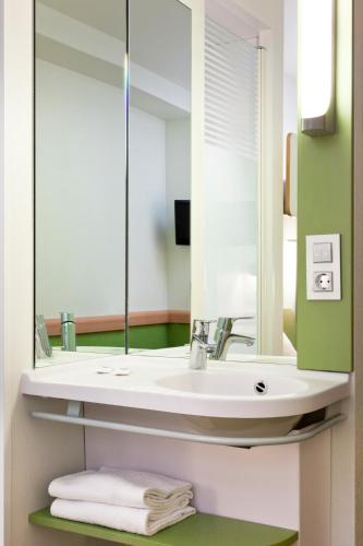 Habitación Doble - 2 camas del hotel Ibis Budget Madrid Calle Alcalá. Foto 13