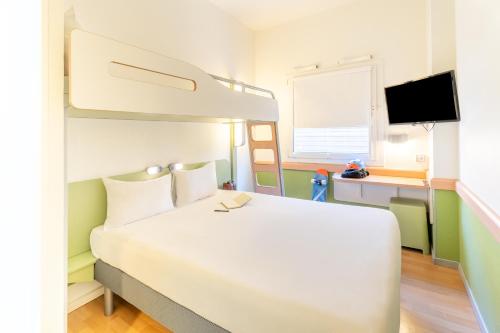 Habitación Doble con litera del hotel Ibis Budget Madrid Calle Alcalá. Foto 4