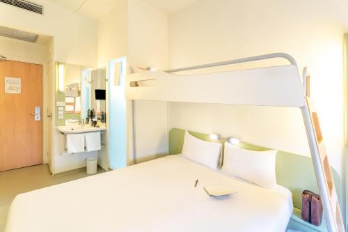 Habitación Doble con litera del hotel Ibis Budget Madrid Calle Alcalá. Foto 7
