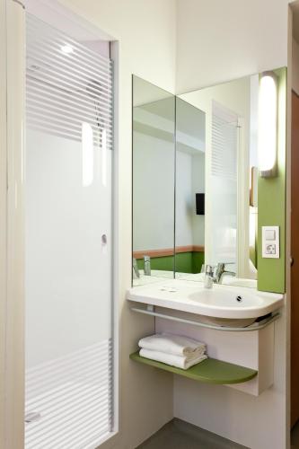 Habitación Doble con litera del hotel Ibis Budget Madrid Calle Alcalá. Foto 8