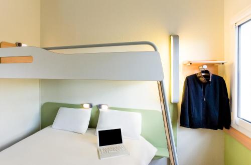 Habitación Doble con litera del hotel Ibis Budget Madrid Calle Alcalá. Foto 9