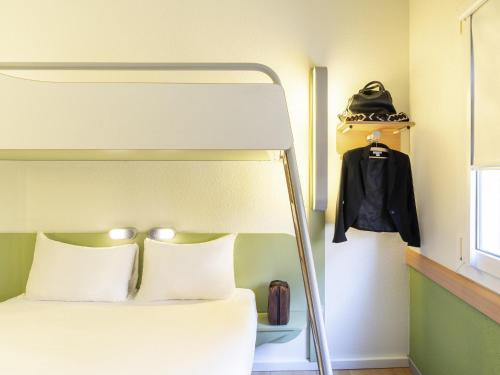 Habitación Doble con litera del hotel Ibis Budget Madrid Calle Alcalá. Foto 9