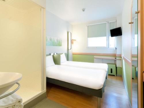 Habitación Doble - 2 camas del hotel Ibis Budget Madrid Centro Las Ventas. Foto 2