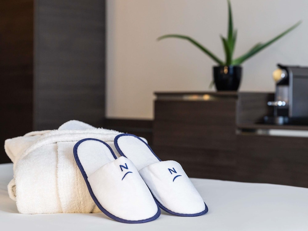 Habitación ejecutiva del hotel Novotel Bordeaux Centre Ville. Foto 1