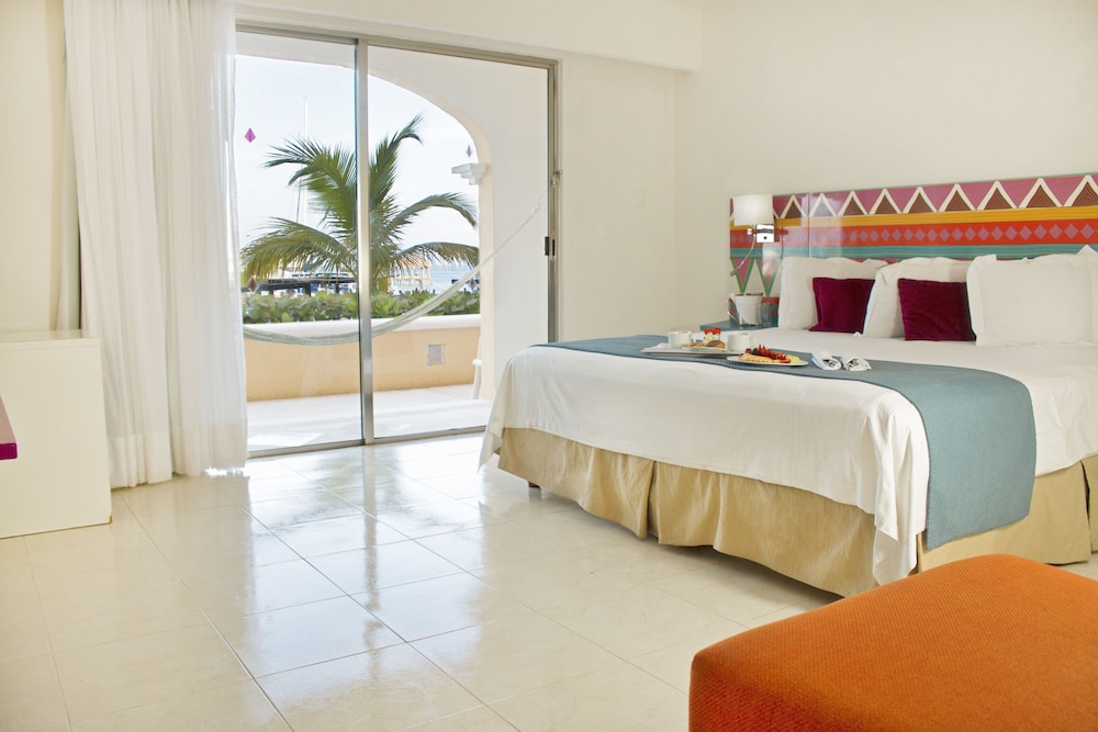 Suite junior, vistas al mar del hotel All Ritmo Cancun Resort and Water Park. Foto 3