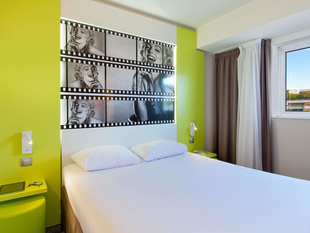 Suite Familiar Estándar con 2 habitaciones comunicadas del hotel Ibis Styles Cannes Le Cannet. Foto 5