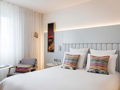 Habitación DELUXE 2 camas individuales, balcón del hotel Croisette Beach Cannes - Mgallery. Foto 5