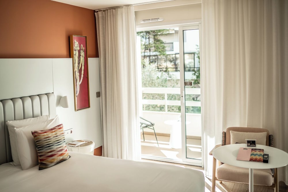 SUITE BOHEMIA 1 cama king size o 2 camas individuales, 1 sofá cama doble del hotel Croisette Beach Cannes - Mgallery. Foto 1