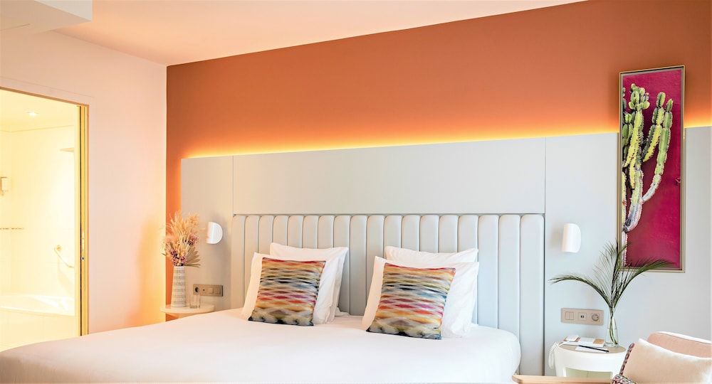 SUITE BOHEMIA 1 cama king size o 2 camas individuales, 1 sofá cama doble del hotel Croisette Beach Cannes - Mgallery. Foto 2