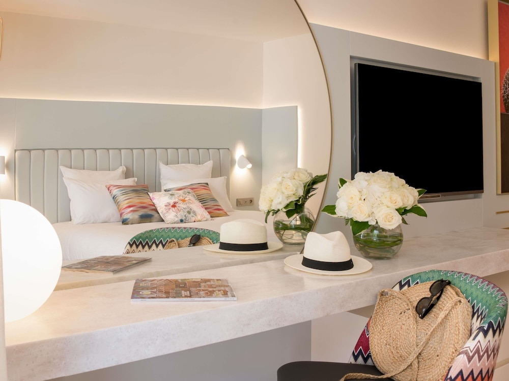 SUITE BOHEMIA 1 cama king size o 2 camas individuales, 1 sofá cama doble del hotel Croisette Beach Cannes - Mgallery. Foto 4