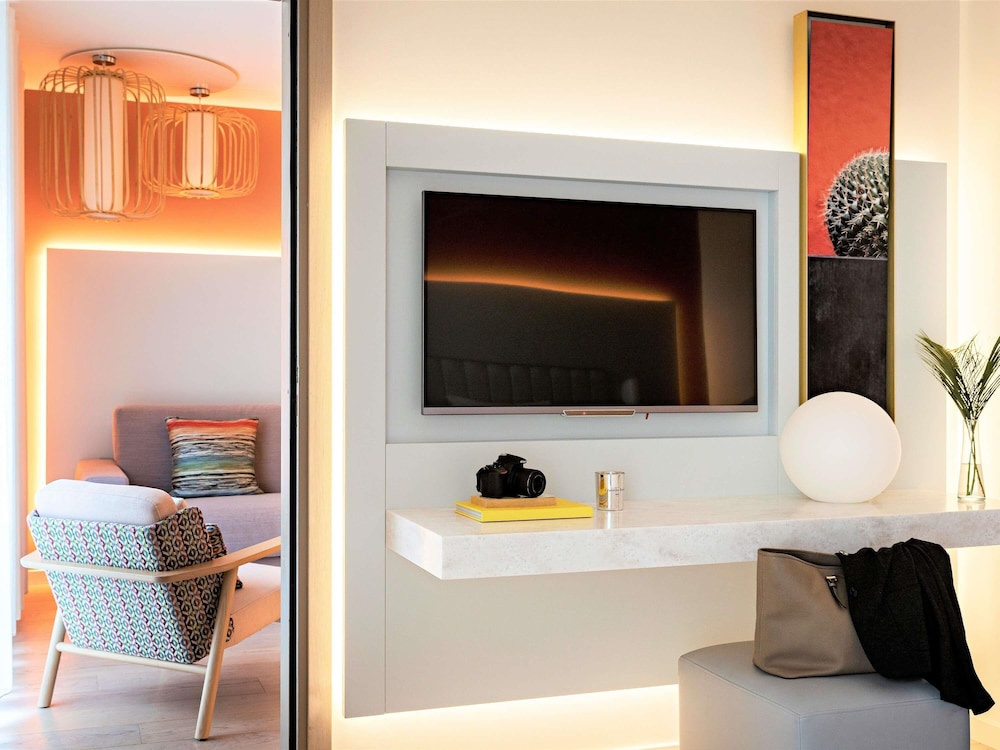 SUITE BOHEMIA 1 cama king size o 2 camas individuales, 1 sofá cama doble del hotel Croisette Beach Cannes - Mgallery. Foto 5