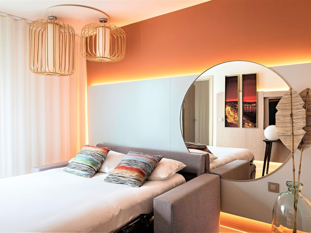 SUITE BOHEMIA 1 cama king size o 2 camas individuales, 1 sofá cama doble del hotel Croisette Beach Cannes - Mgallery. Foto 7