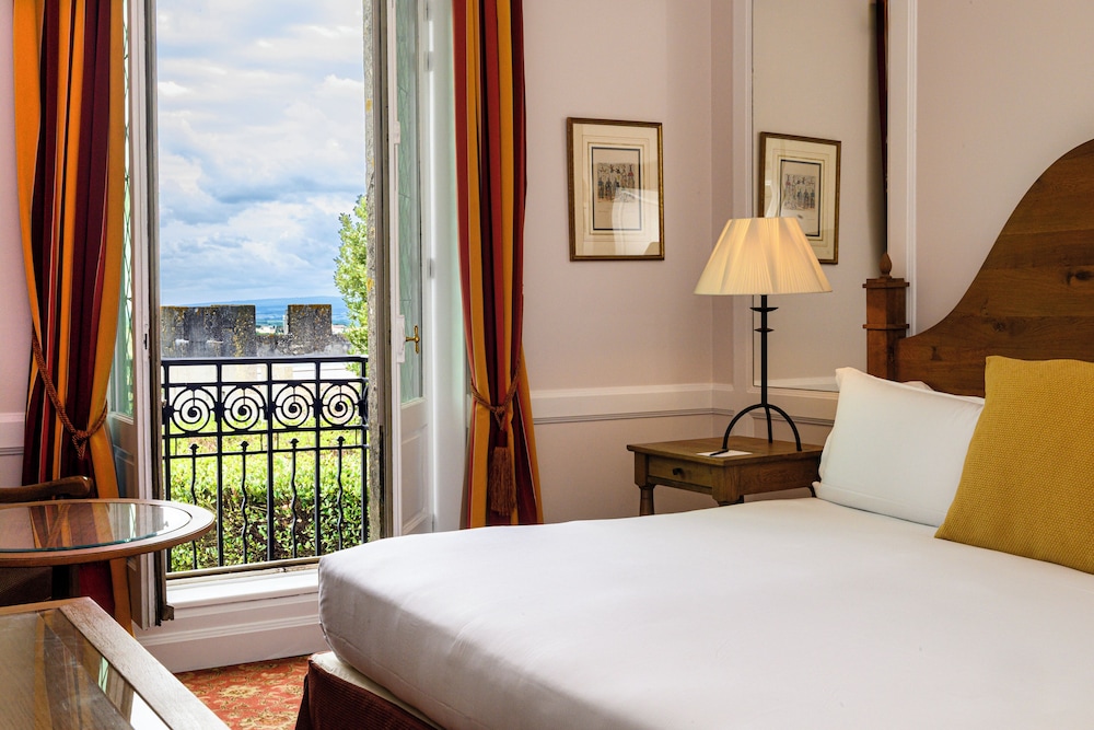 Habitación Superior con vistas a los jardines y los baluartes - cama king size del hotel De La Cite Carcassonne - Mgallery Collection. Foto 9