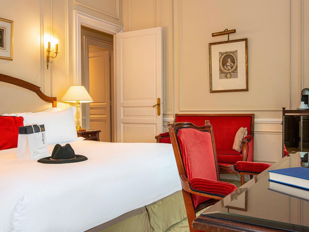 Suite - una cama king size del hotel De La Cite Carcassonne - Mgallery Collection. Foto 11