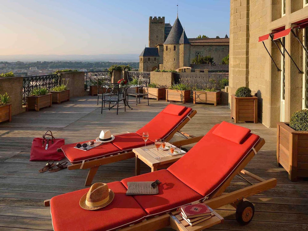 Suite con Terraza - una cama doble y un sofá cama individual del hotel De La Cite Carcassonne - Mgallery Collection. Foto 13