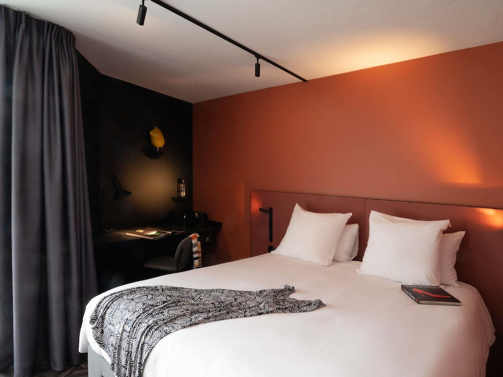 Habitación Doble Estándar en la planta baja, con vistas a la calle del hotel Tribe Carcassonne. Foto 5