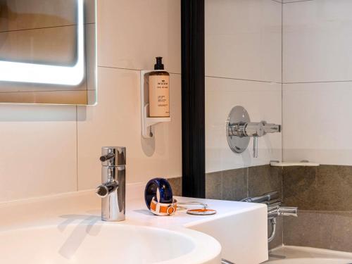 Habitación Doble Estándar del hotel Mercure Carcassonne La Cité. Foto 8