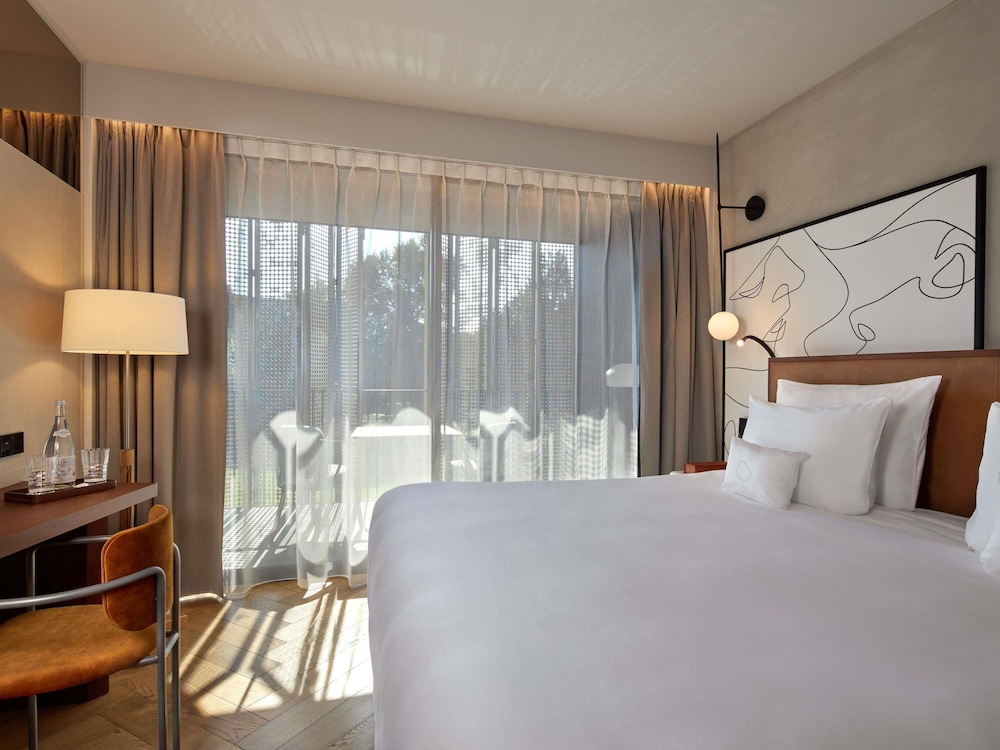 HABITACIÓN SUPERIOR SIGNATURE, 1 cama King size, Balcón del hotel L'esquisse and Spa Colmar - Mgallery