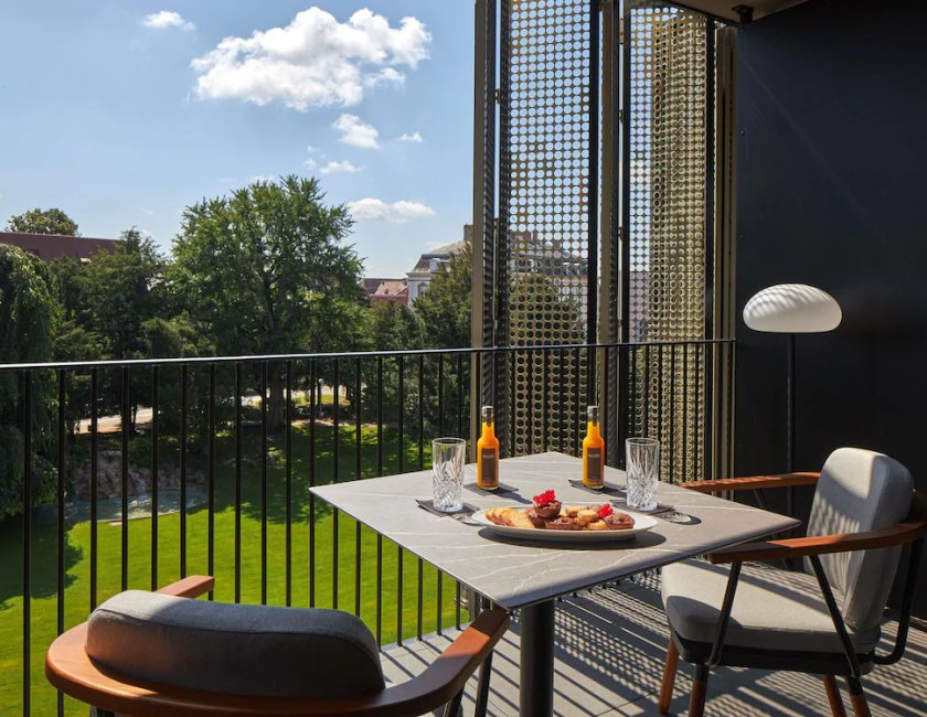 Habitación doble Balcón o Terraza 1 Cama queen Business Sofá Cama incluido del hotel L'esquisse and Spa Colmar - Mgallery. Foto 4