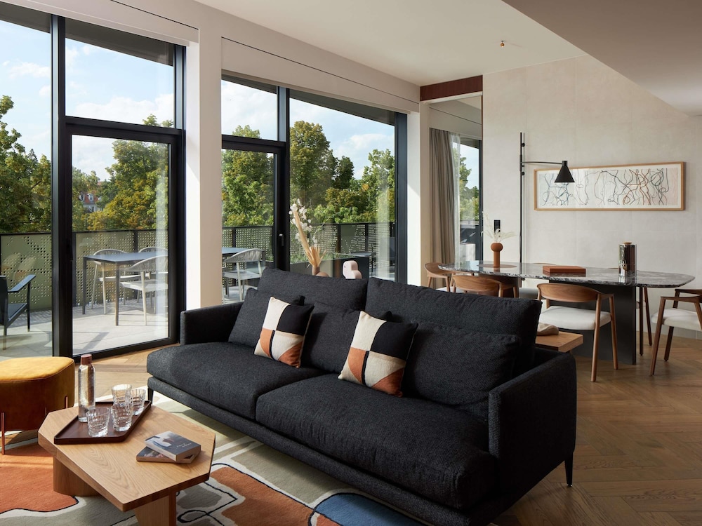 SUITE ÁTICO EJECUTIVA DE 2 DORMITORIOS, 2 camas King, Terraza, Vistas panorámicas del hotel L'esquisse and Spa Colmar - Mgallery. Foto 1