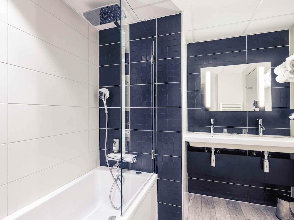 Habitación Clásica con camas individuales del hotel Mercure Colmar Centre Unterlinden. Foto 3