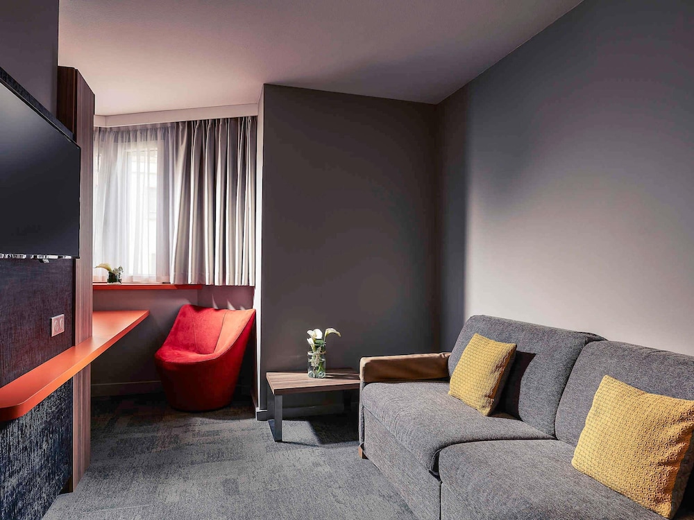 Suite Junior con 1 cama doble y 1 sofá - cama doble del hotel Mercure Colmar Centre Unterlinden. Foto 2