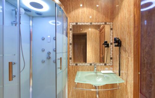 Habitación Doble con Cama supletoria del hotel El Mirador Puerta Del Sol