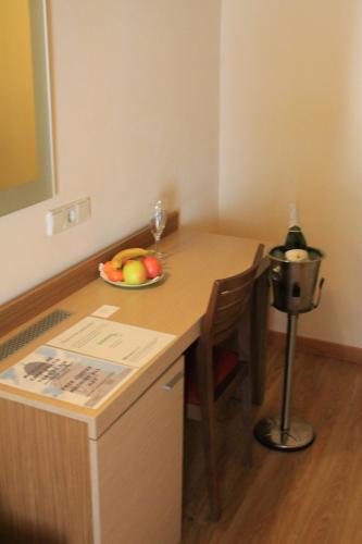 Habitación Doble con 3 camas supletorias del hotel El Mirador Puerta Del Sol. Foto 2