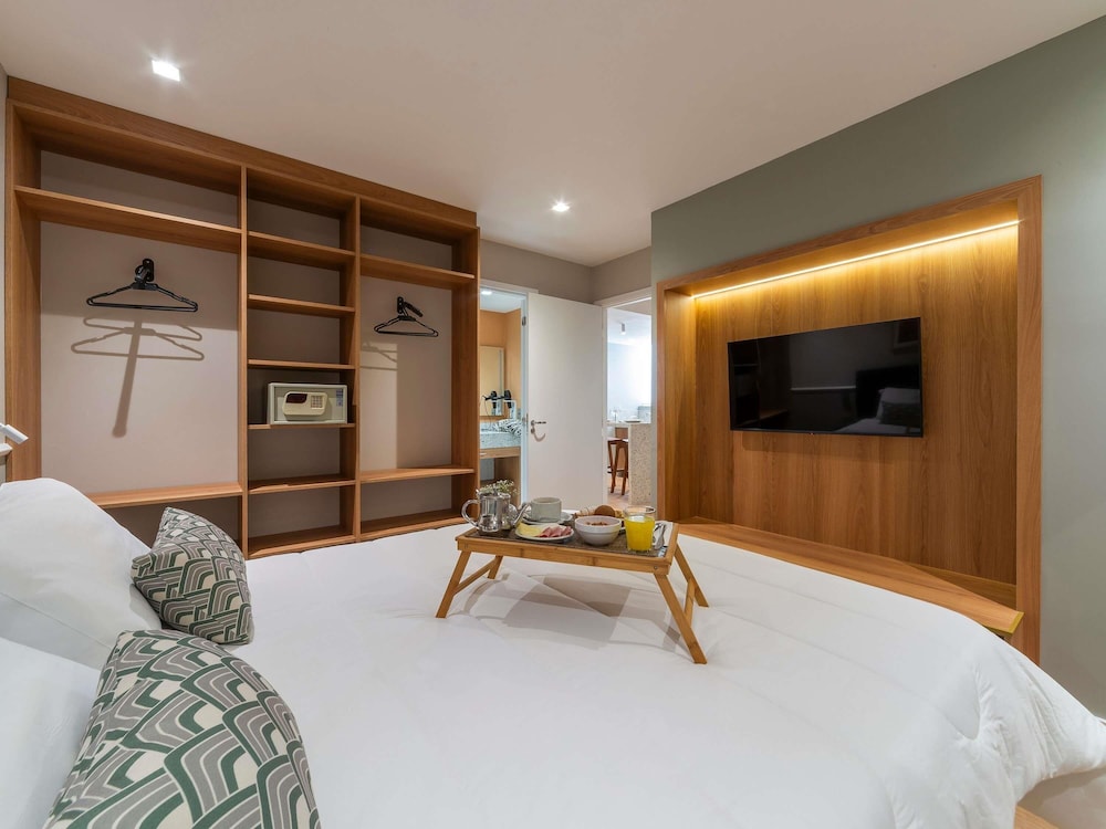 Suite Junior con 1 cama doble y balcón del hotel Manhattan Porto Alegre By Mercure. Foto 6