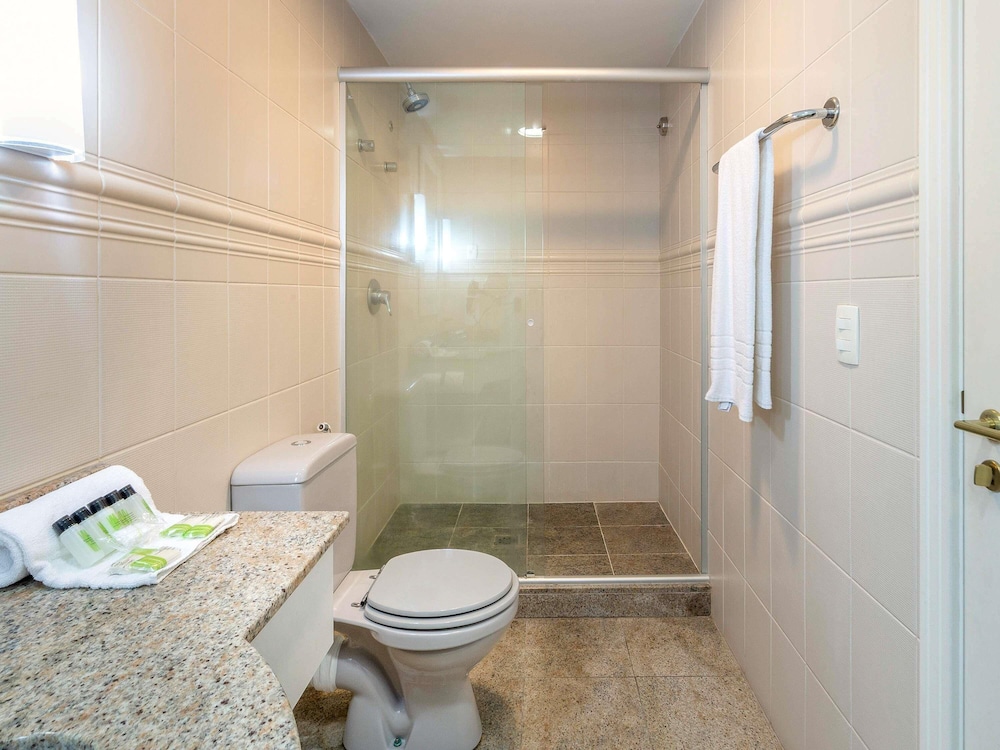 Apartamento Superior con 1 cama doble y sofá del hotel Manhattan Porto Alegre By Mercure. Foto 2