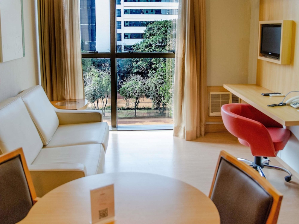 Apartamento Superior con 1 cama doble y sofá del hotel Manhattan Porto Alegre By Mercure. Foto 3