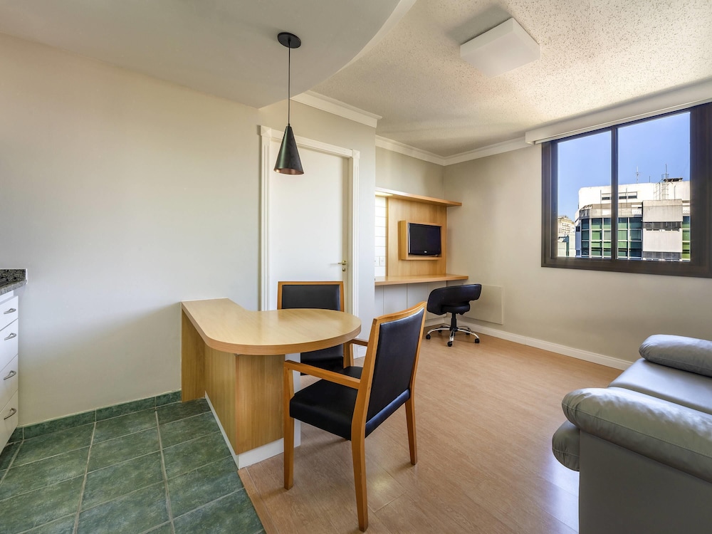 Apartamento Superior con 1 cama doble y sofá del hotel Manhattan Porto Alegre By Mercure. Foto 8