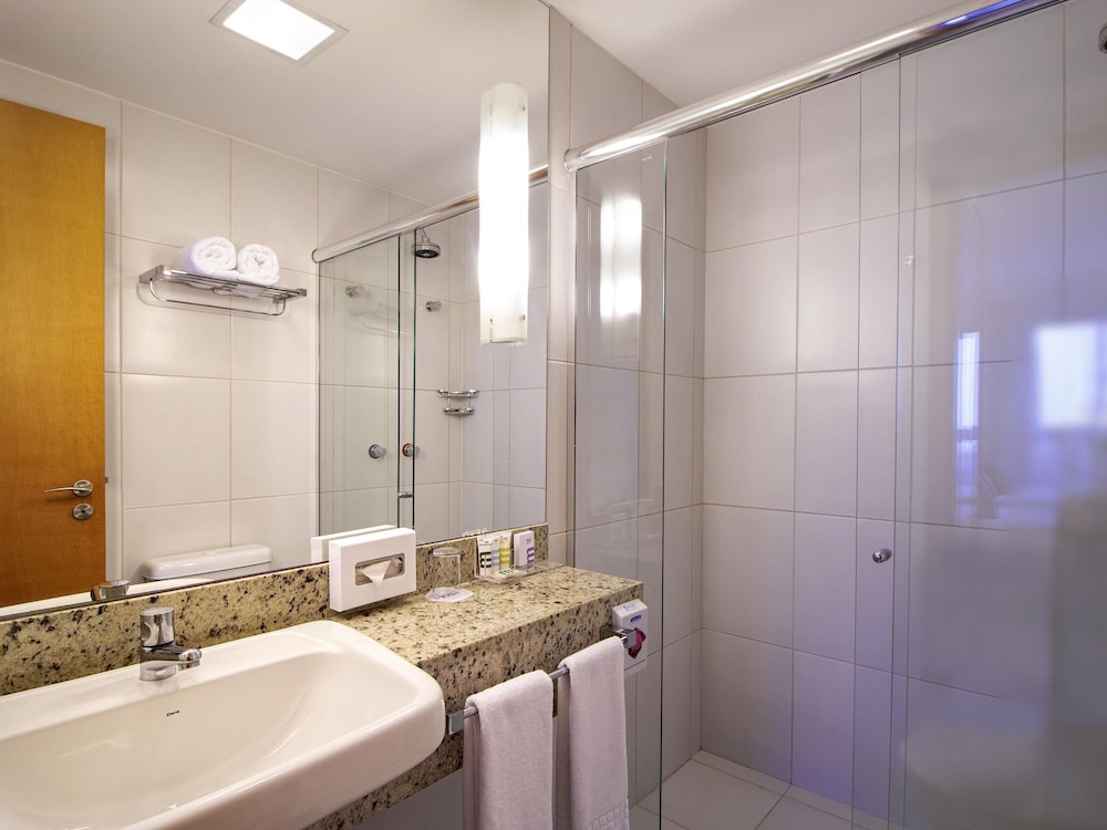 Habitación superior con 2 camas individuales del hotel Mercure Salvador Boulevard. Foto 1