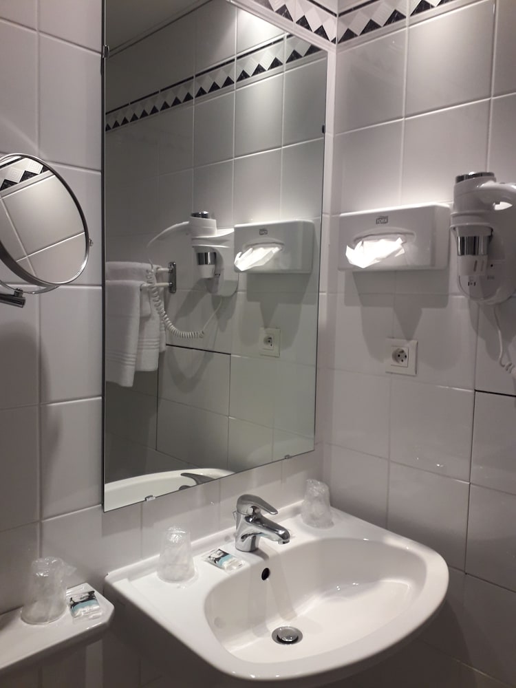 Habitación Standard con 2 camas individuales del hotel Mercure Lourdes Imperial. Foto 10