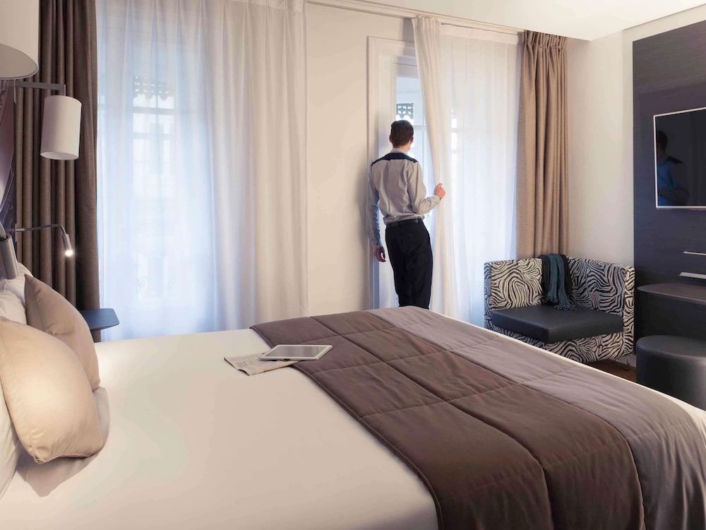 Habitación Classic con una cama doble del hotel Mercure Lyon Centre Beaux Arts. Foto 5