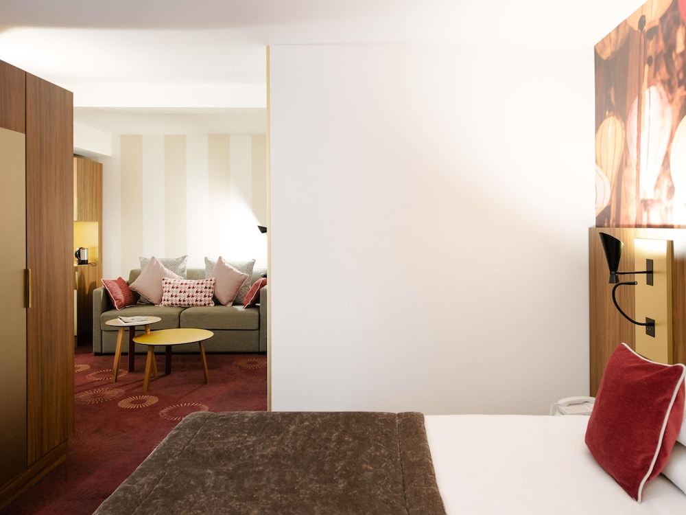 Habitación Privilege familiar con 1 cama doble y sofá cama del hotel Mercure Lyon Centre Plaza République