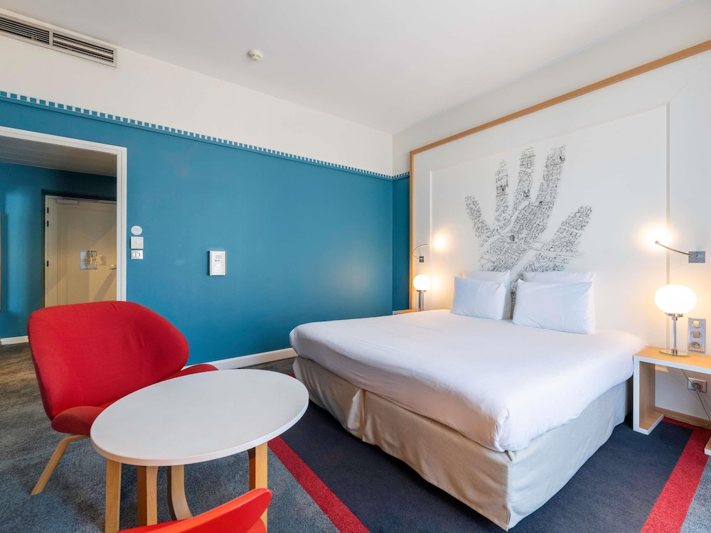 Habitación de categoría superior con una cama doble del hotel Mercure Lyon Centre Château Perrache
