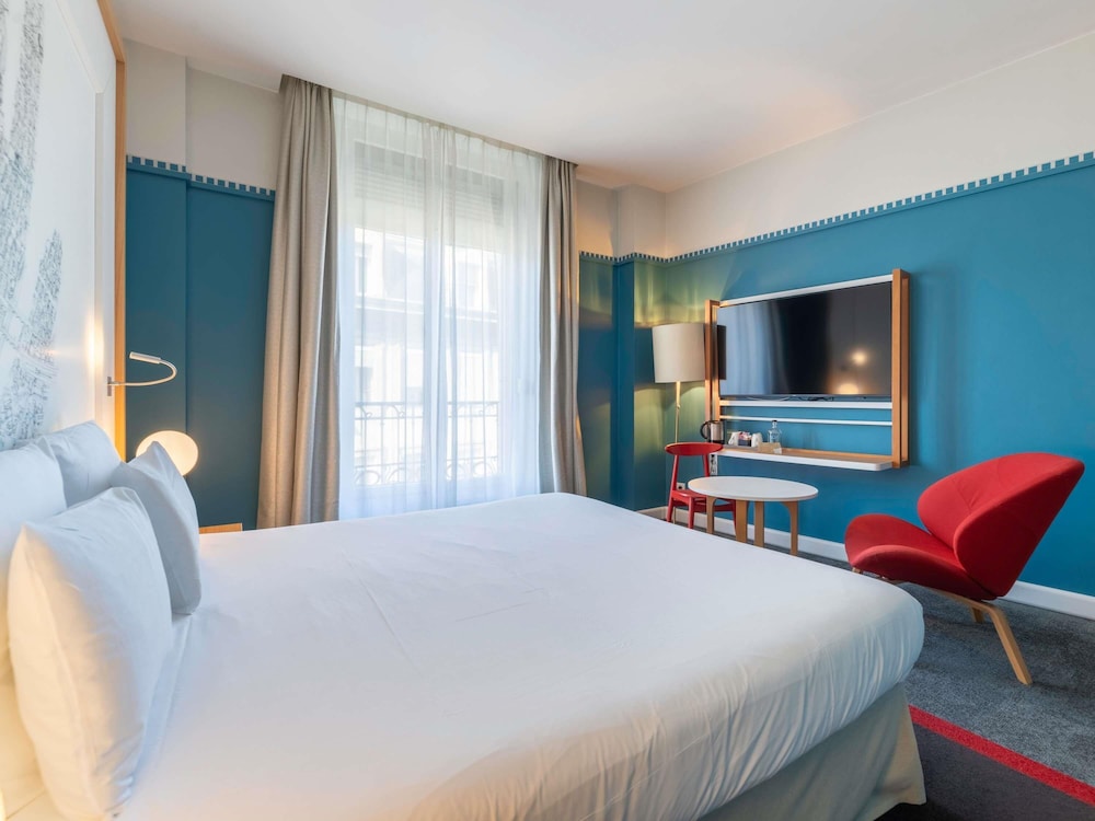 Habitación de categoría superior con una cama doble del hotel Mercure Lyon Centre Château Perrache. Foto 1