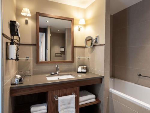Suite Junior del hotel Sofitel Lyon Bellecour. Foto 7