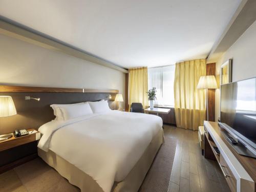 Habitación Doble Superior del hotel Sofitel Lyon Bellecour. Foto 1