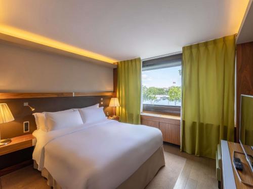 Suite Junior con vistas al río del hotel Sofitel Lyon Bellecour. Foto 2