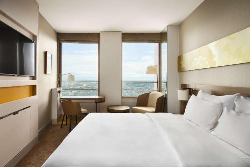Habitación Estándar con vistas a la ciudad del hotel Radisson Blu Lyon. Foto 3