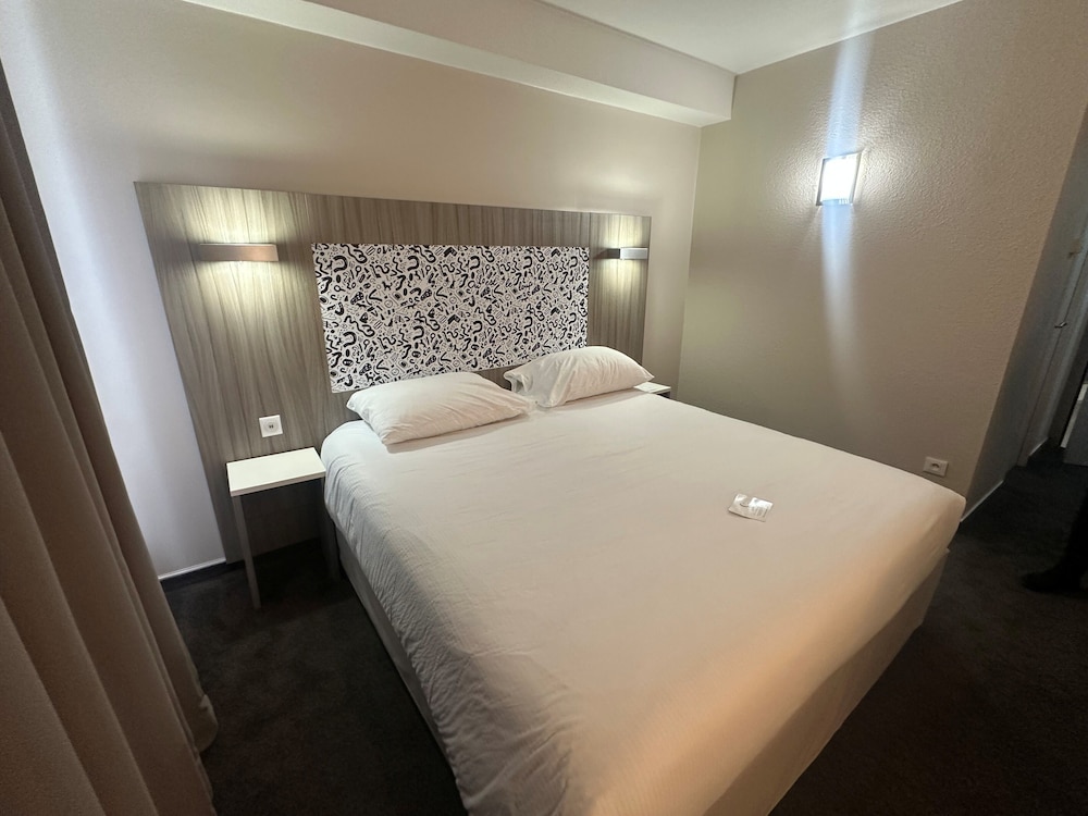 Habitación Estándar - 1 cama doble del hotel Ibis Styles Lyon Gorge de Loup Saphir. Foto 1